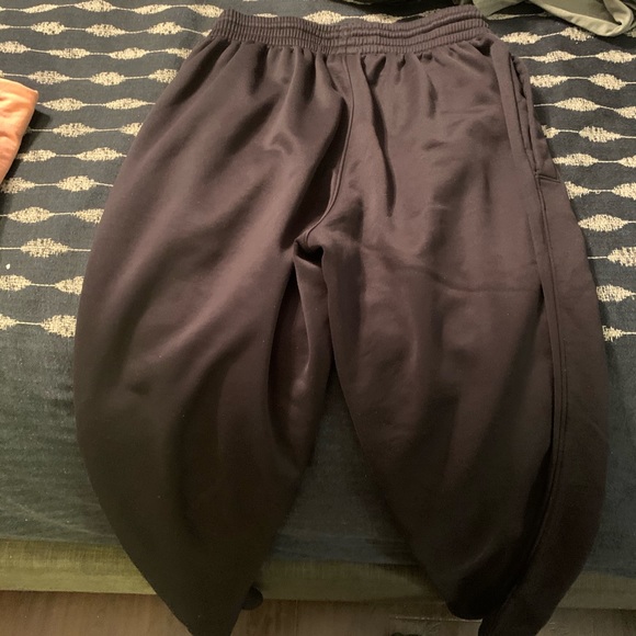 Under armour sweat pants - Picture 2 of 3